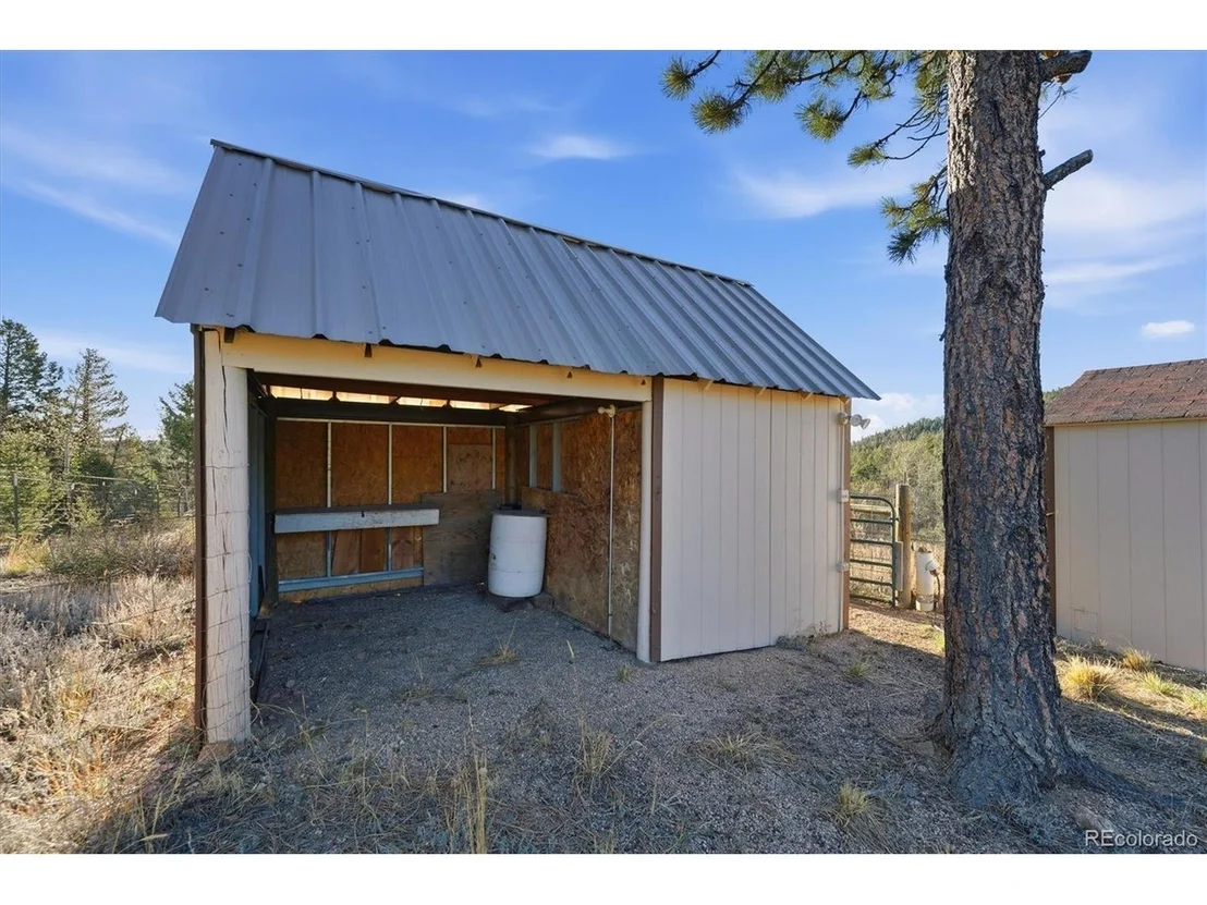 Photo of 33799 Warren Rd