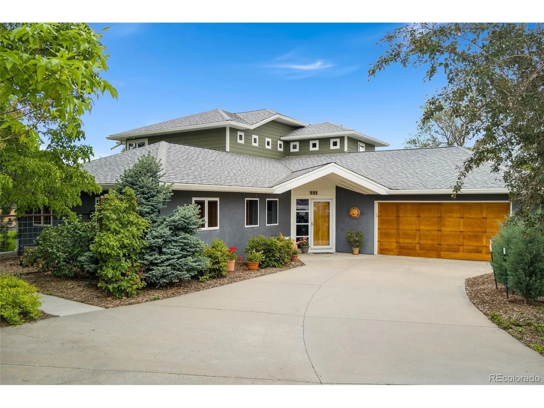 Photo of 831 Crescent Dr