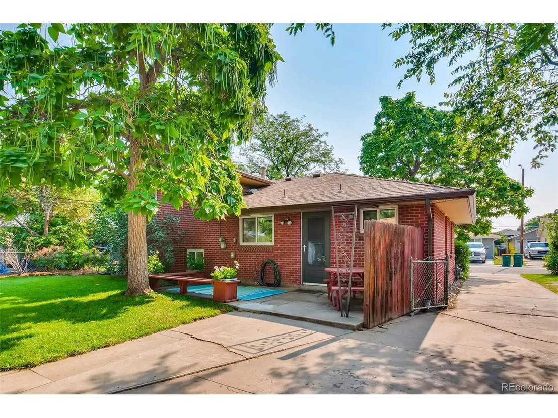 Photo of 5345 Otis St