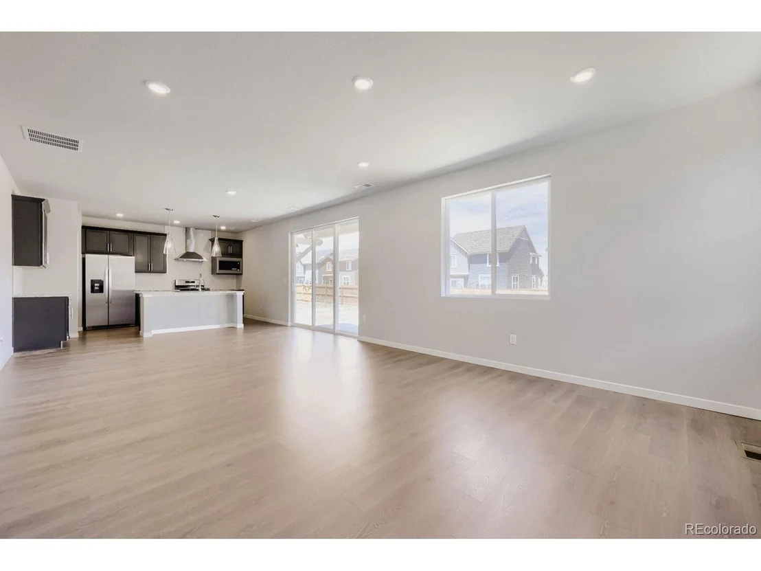 Photo of 46431 Heritage Ave