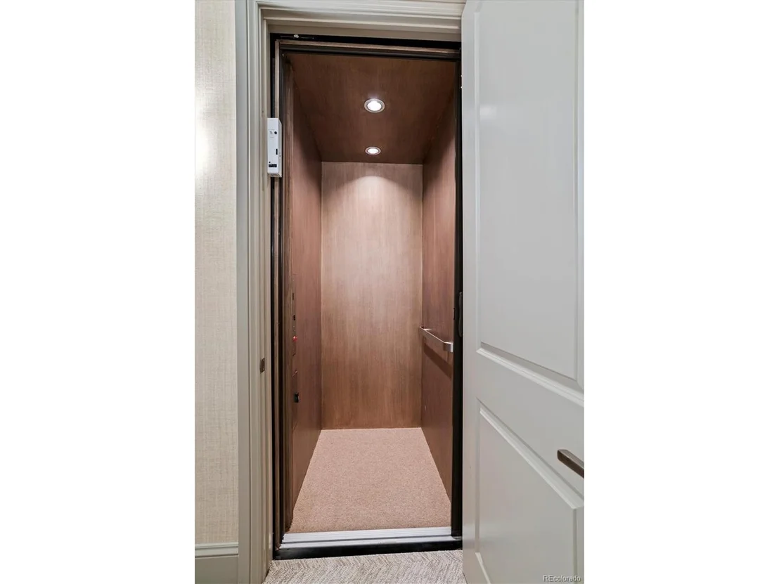 Photo of 445 Cook St