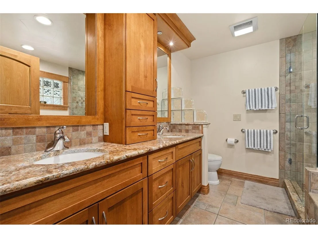 Photo of 3035 Deframe Rd