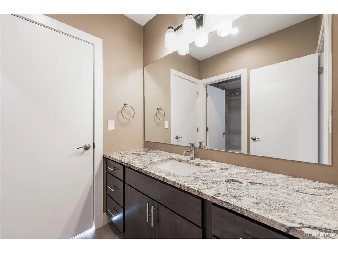 Photo of 3880 Sheridan Blvd