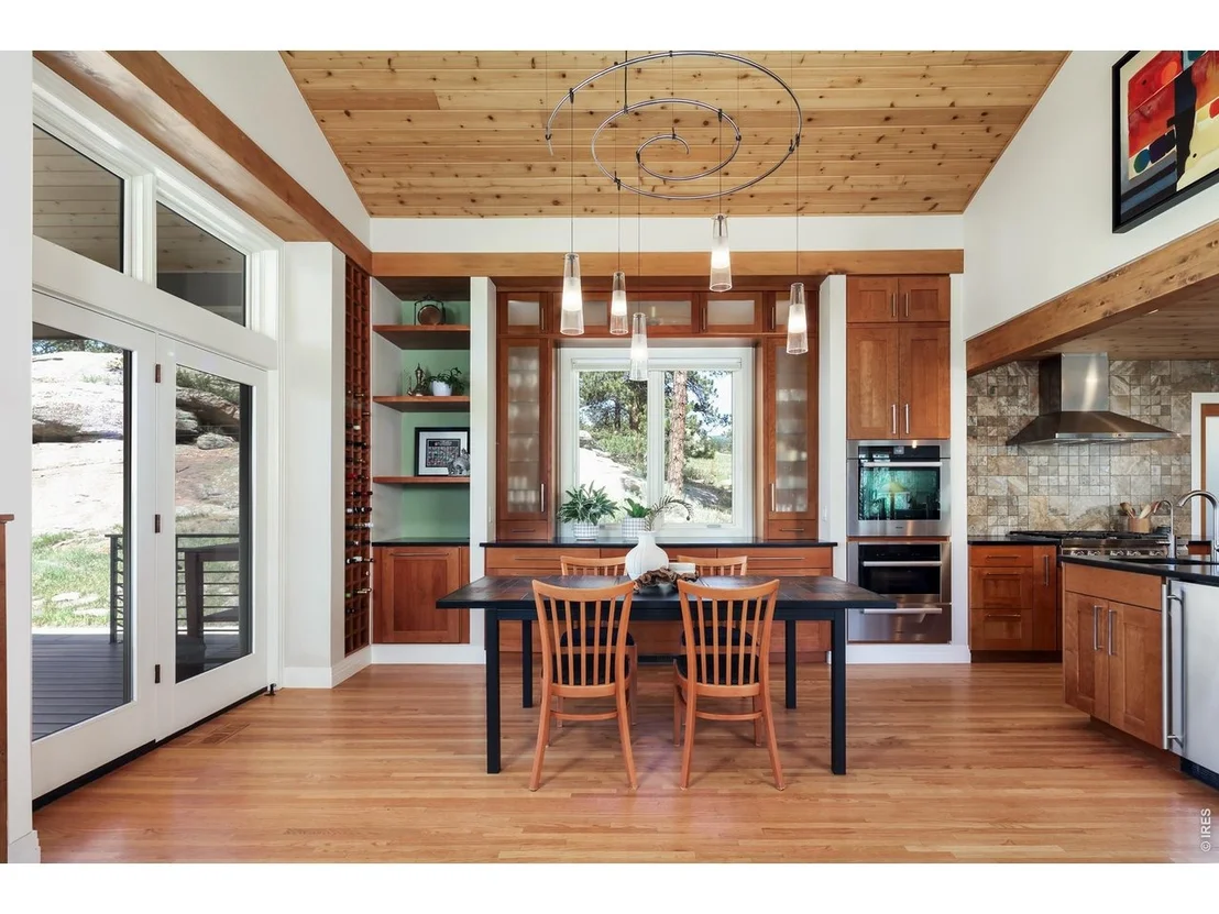Photo of 300 Colard Ln