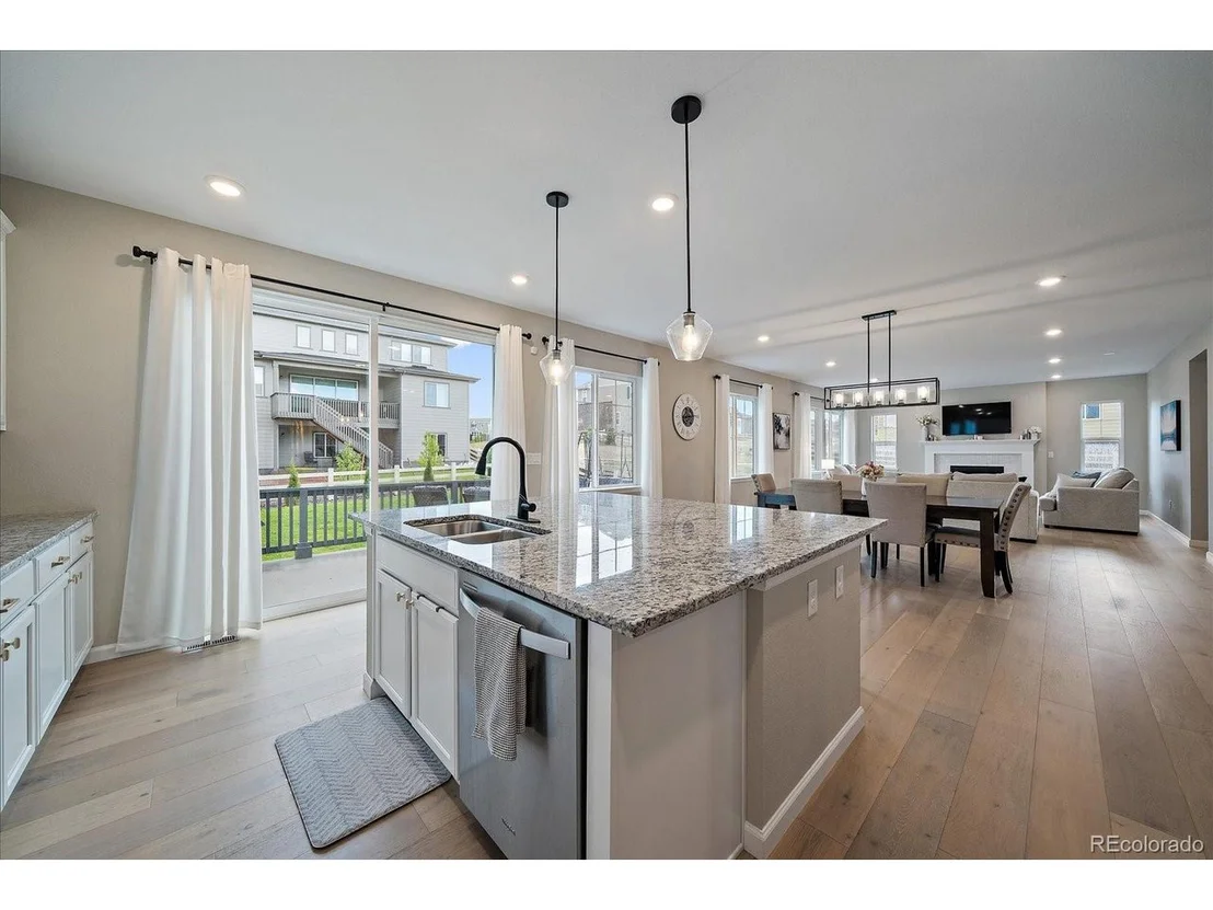 Photo of 7112 S Waterloo Way