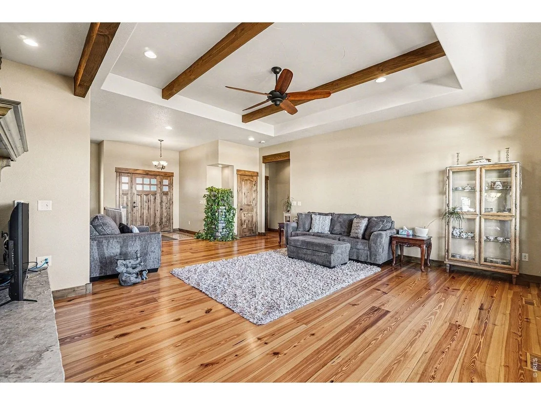 Photo of 39111 Hilltop Cir