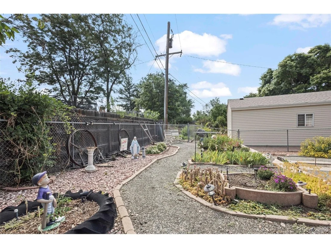 Photo of 1469 Douglas Dr