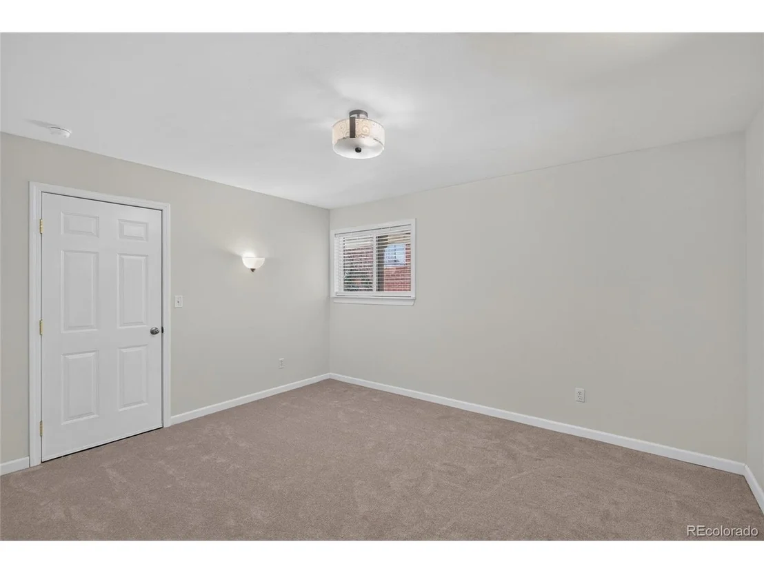 Photo of 7981 Robin Ln