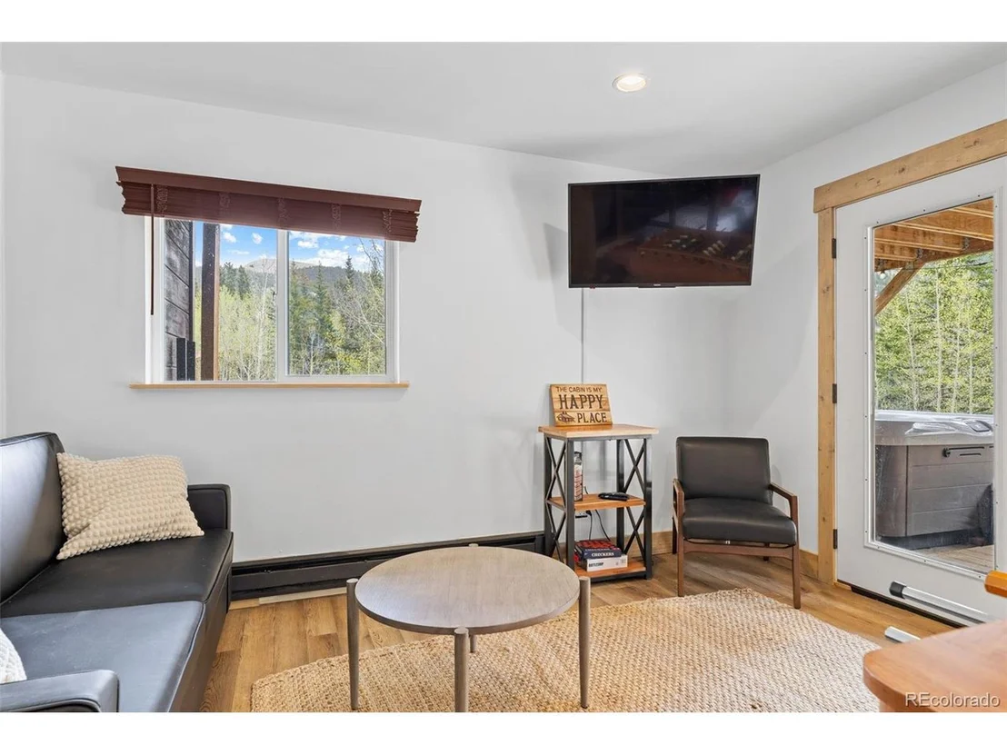 Photo of 894 Peterson Dr