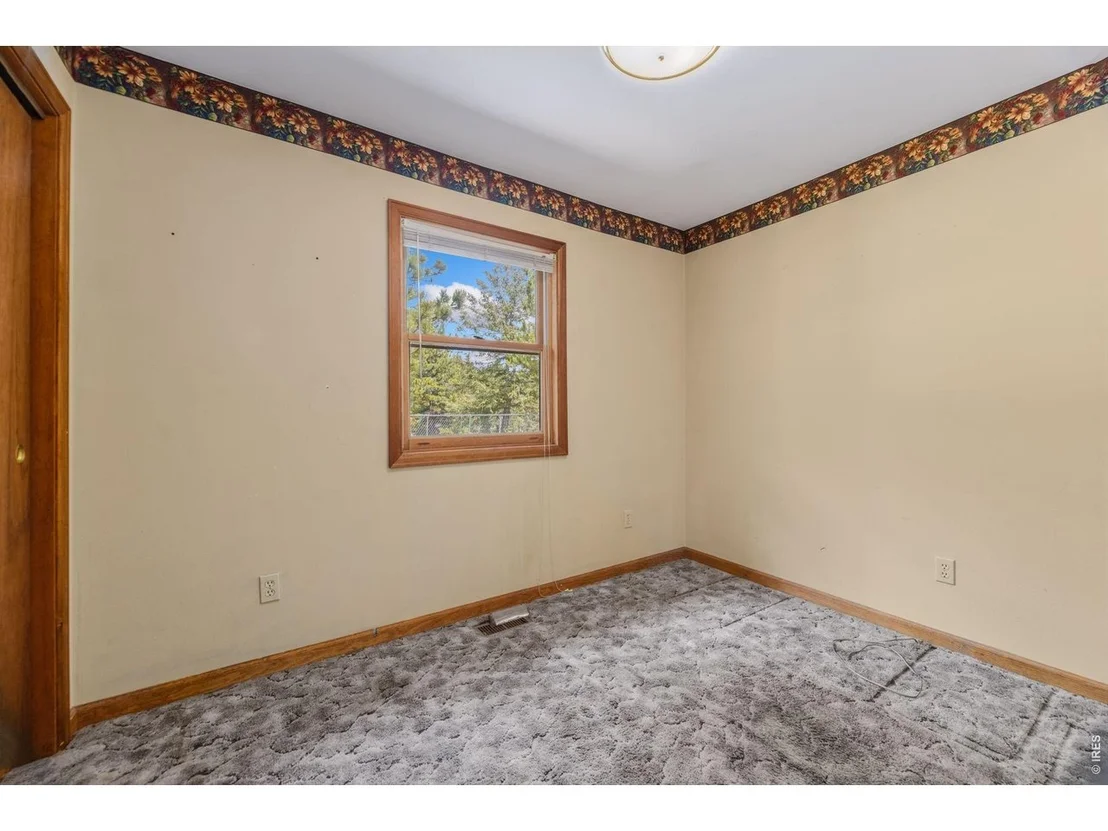 Photo of 619 Alpine Dr