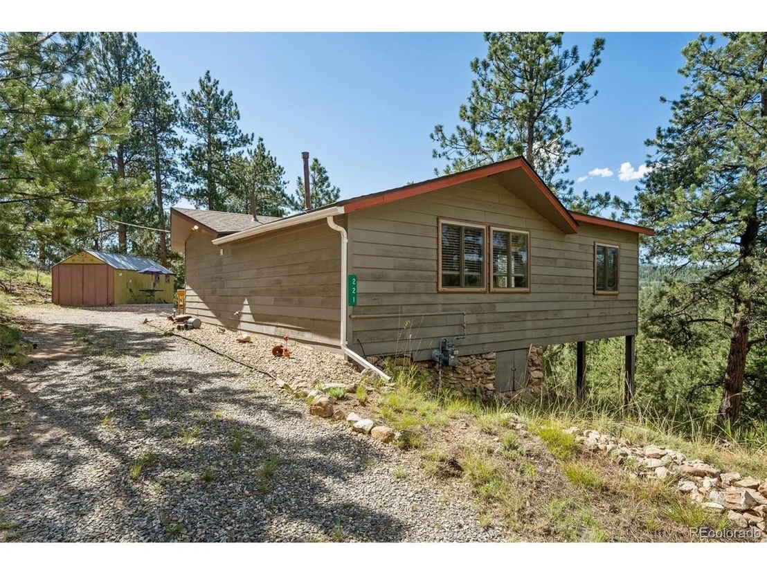 Photo of 221 Juniper Ln