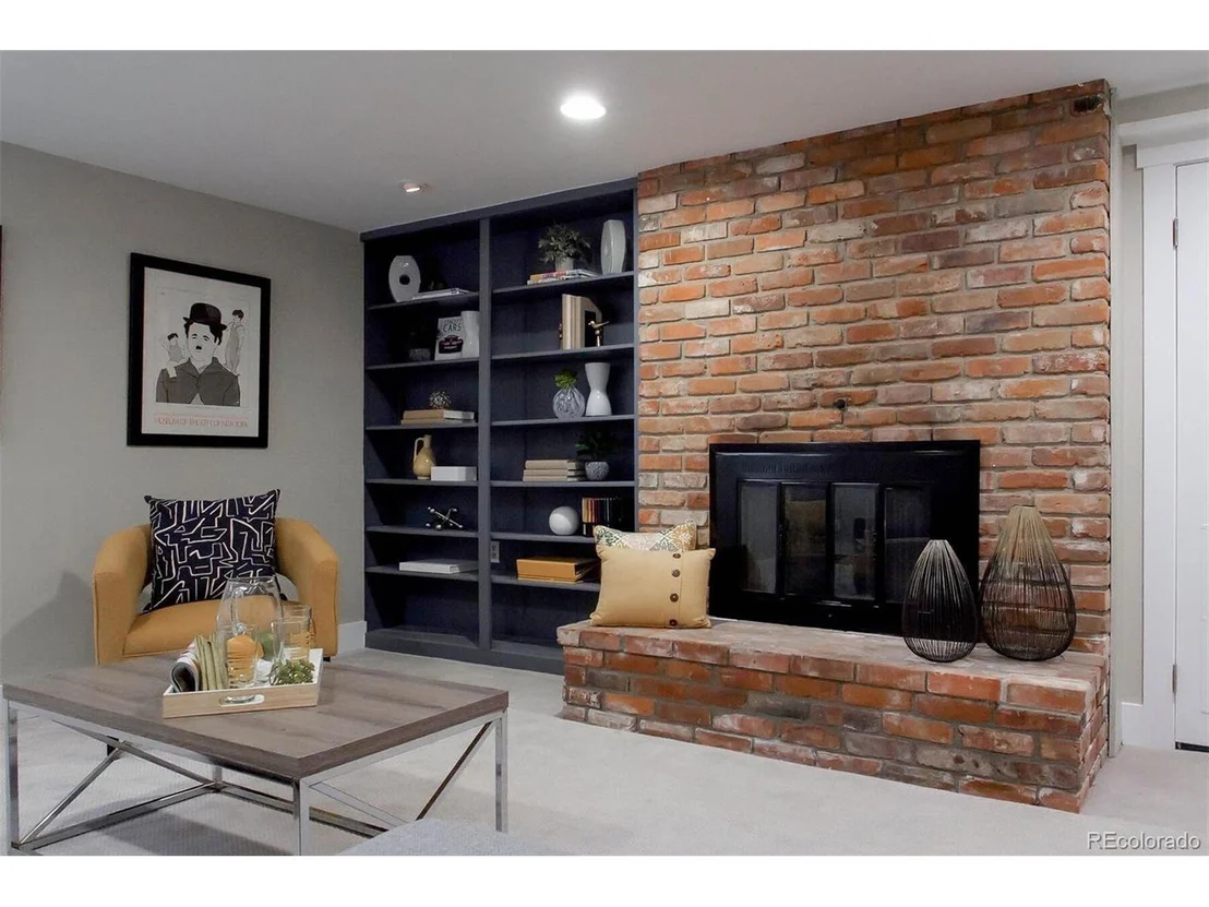 Photo of 255 Mohawk Dr