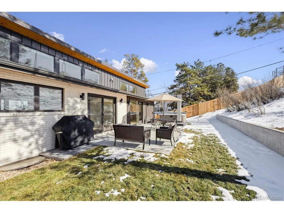 Photo of 14800 Foothill Rd