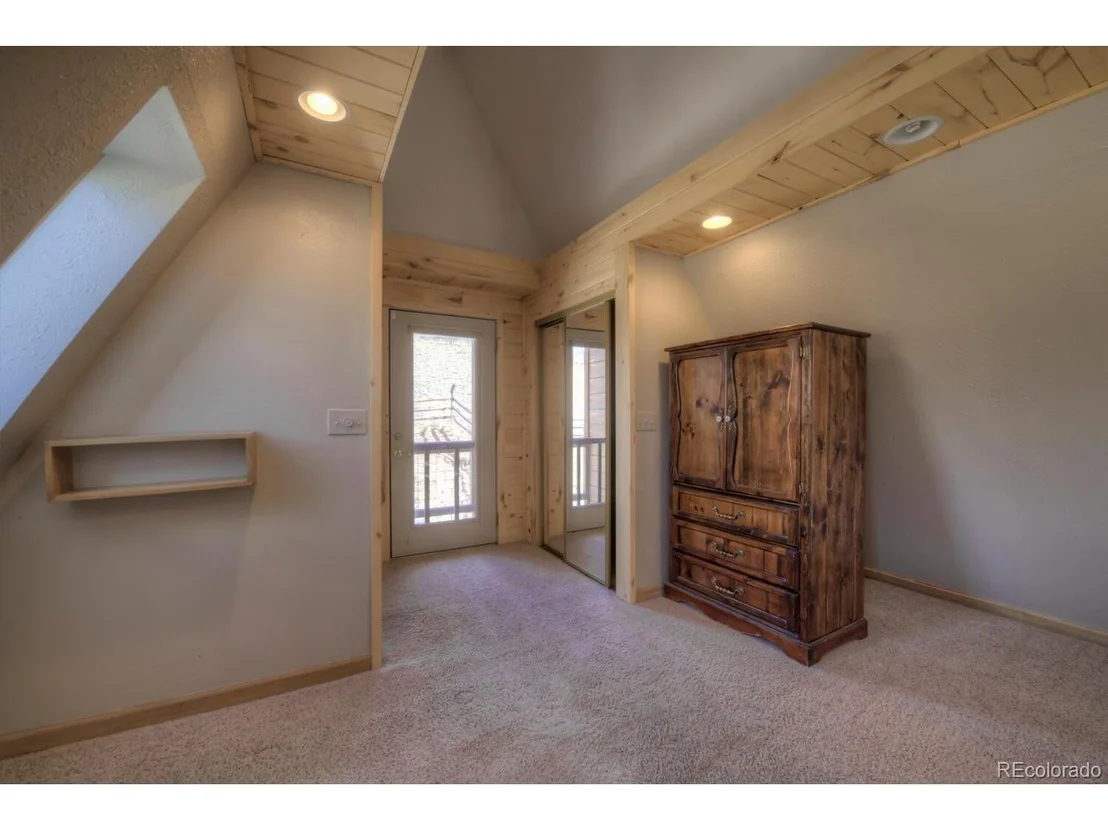 Photo of 257 Round Hill Rd