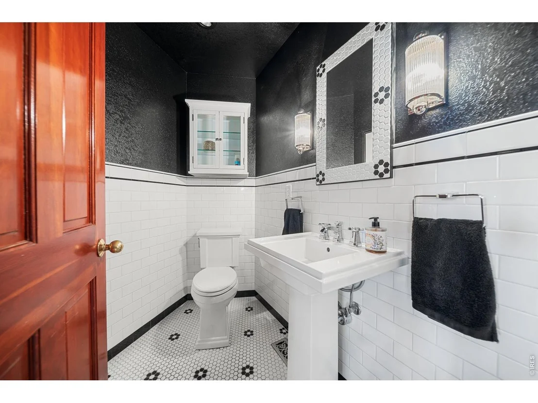 Photo of 2900 Spring Mountain Dr