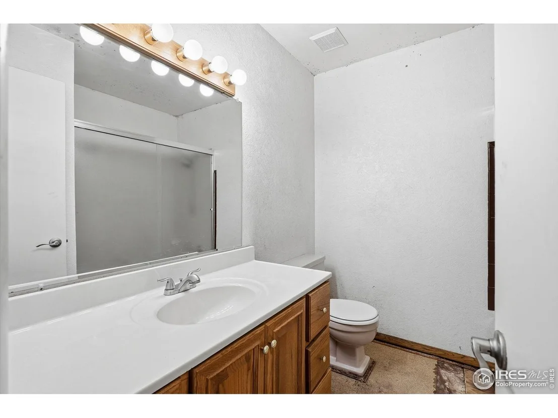 Photo of 4595 Moorhead Ave