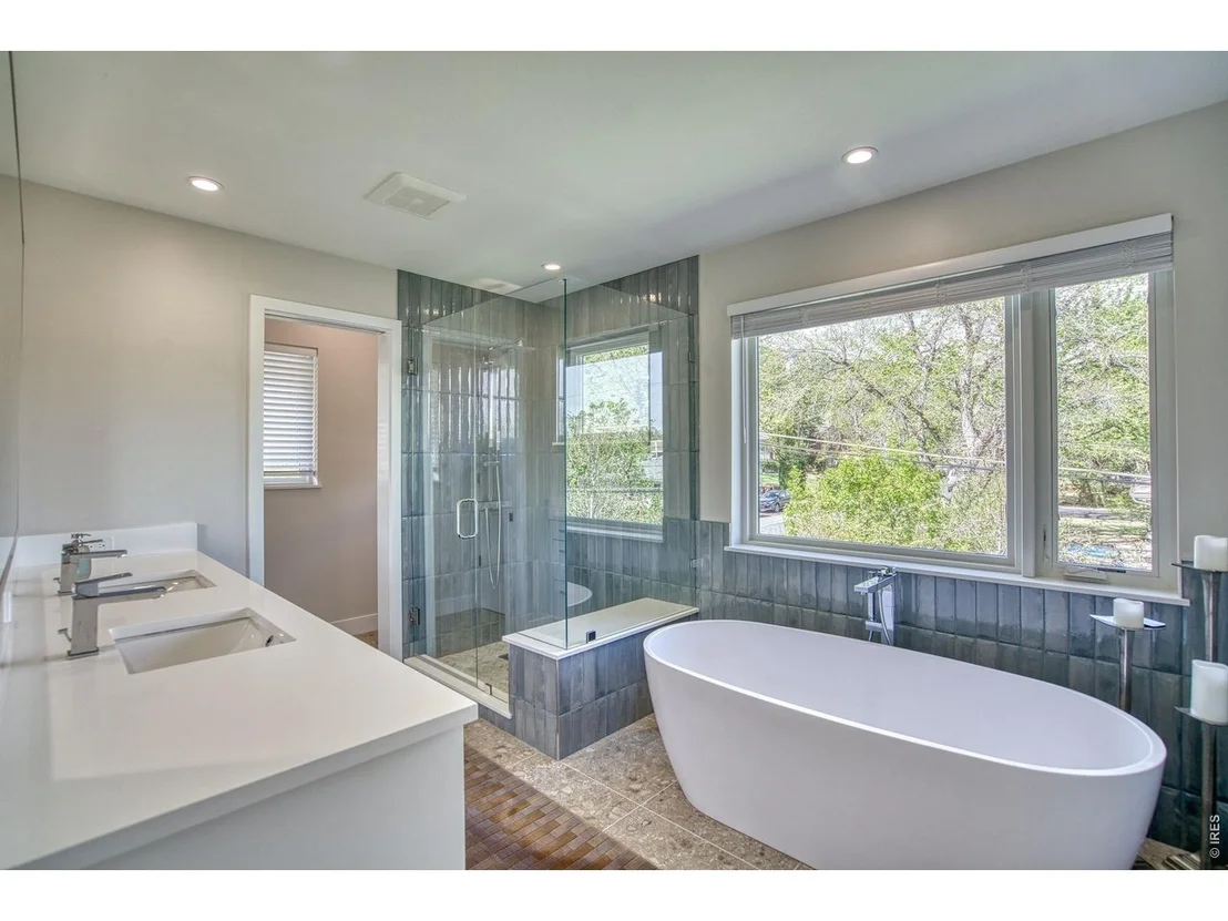 Photo of 375 Bates Ave