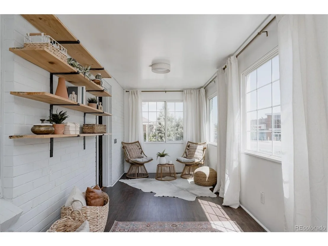 Photo of 3733 Sheridan Blvd
