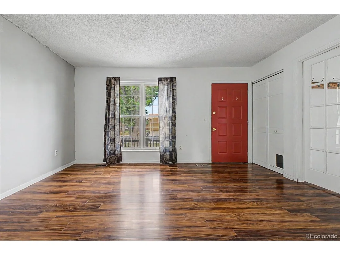 Photo of 10015 Beach St