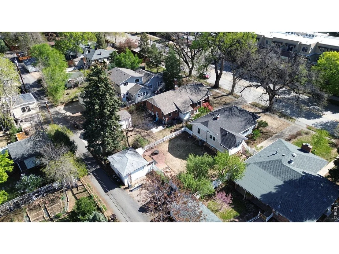 Photo of 3115 Broadway St