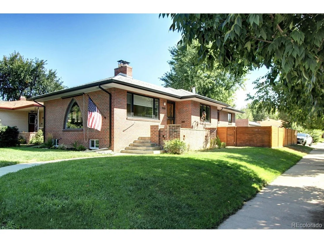 Photo of 1300 Elm St