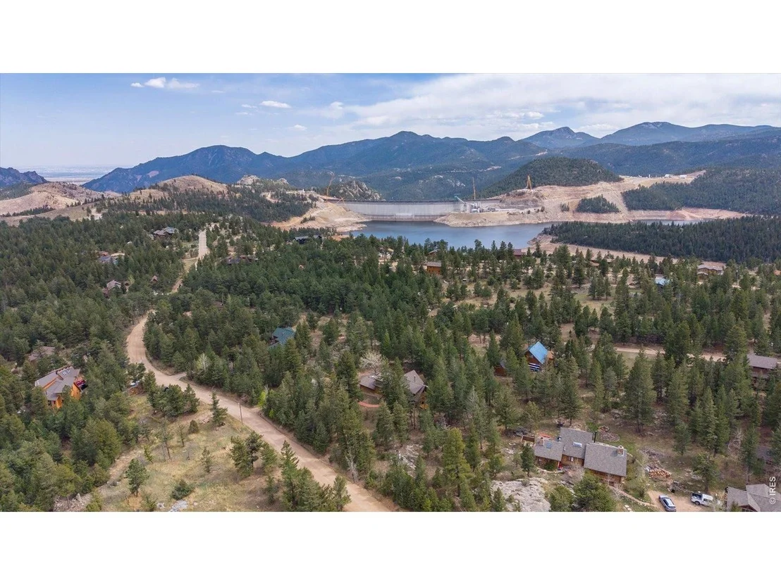 Photo of 733 Lakeshore Dr