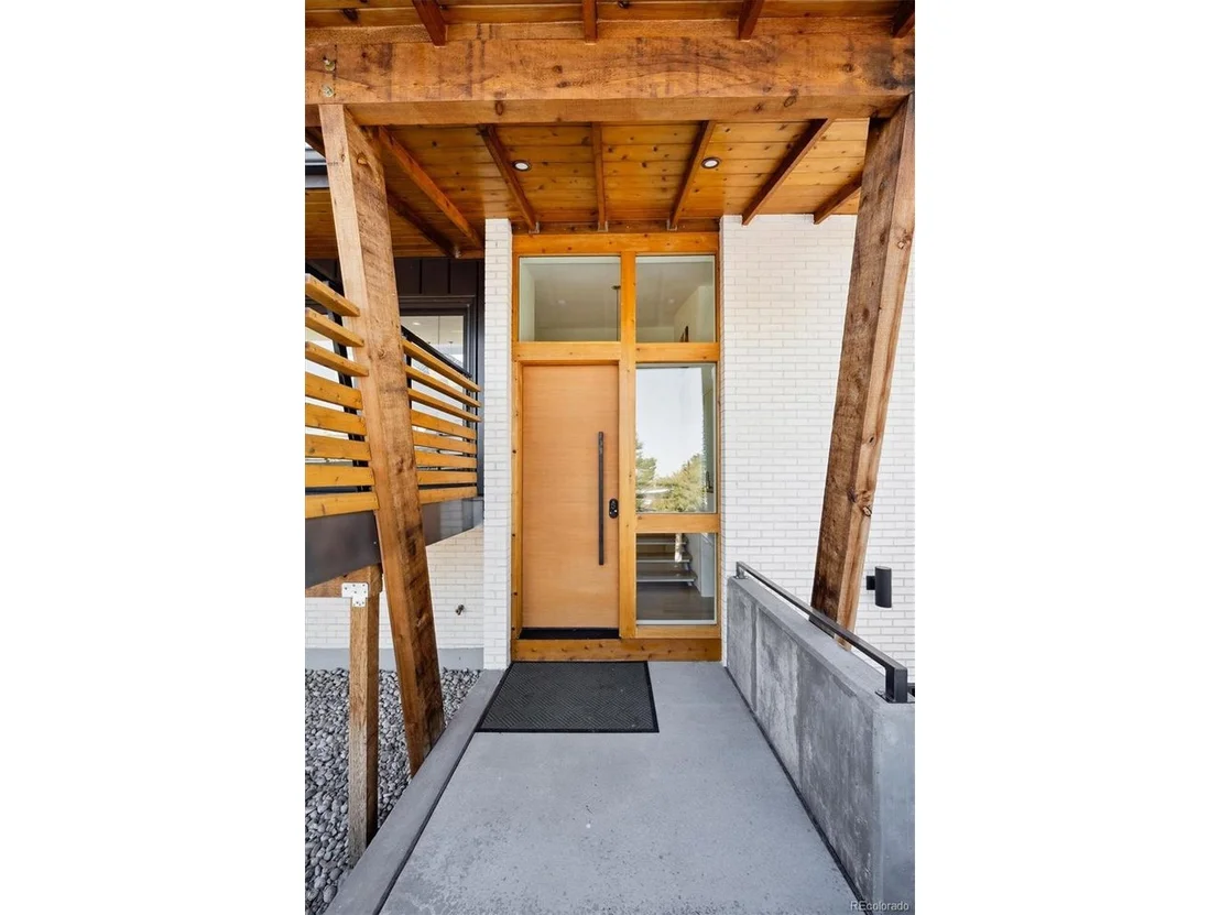 Photo of 14800 Foothill Rd