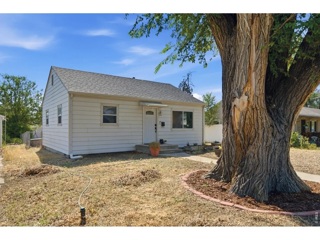 Photo of 2316 6th Ave