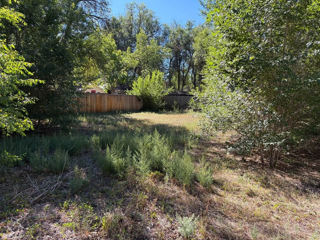 Photo of 207 5th Ave