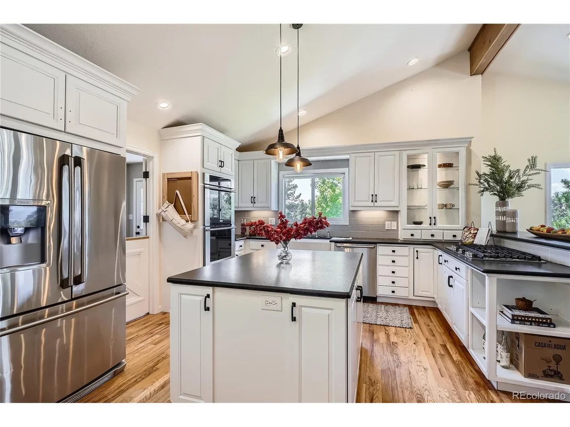 Photo of 6685 Chalet Cir