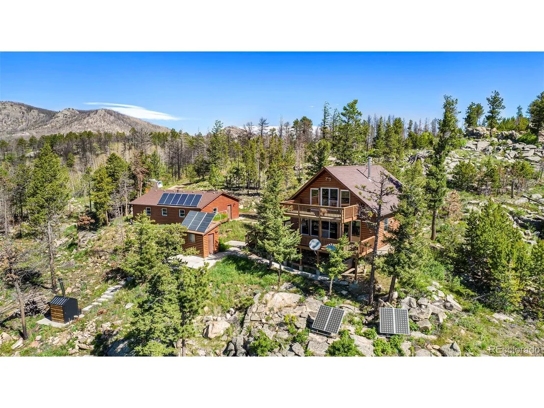 Photo of 1075 Meadows Dr