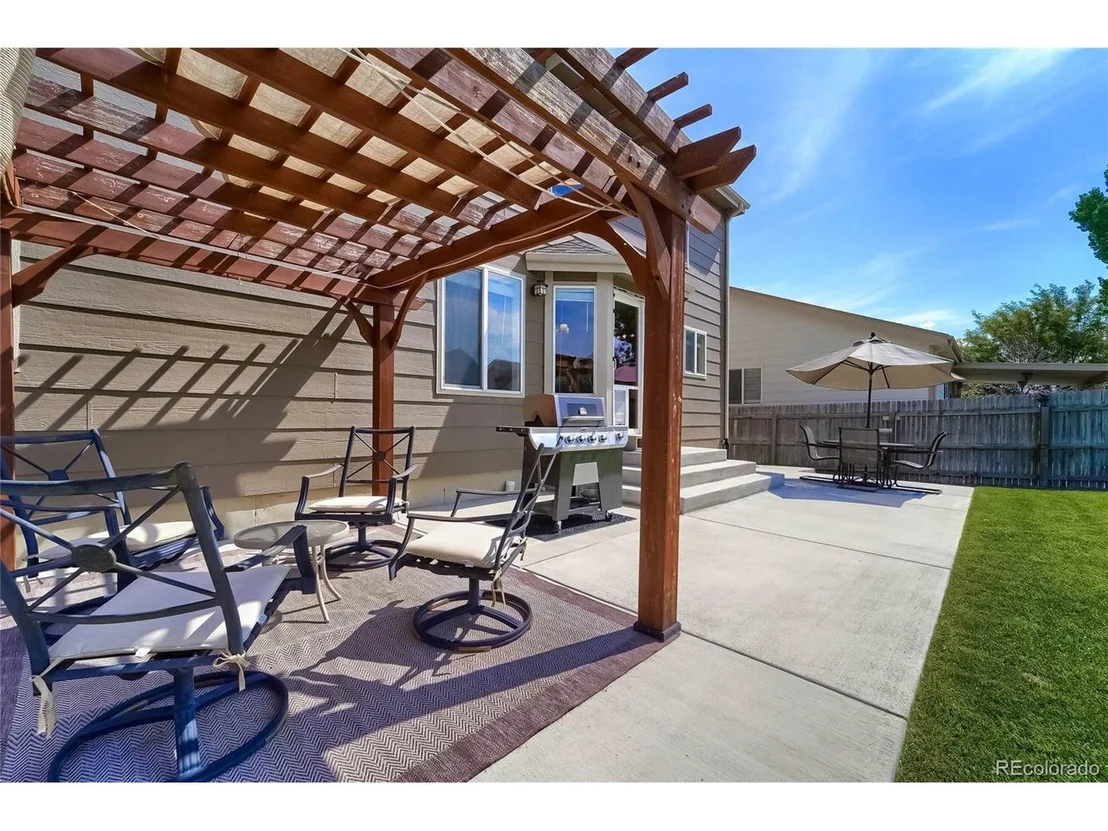 Photo of 7233 Foothill St