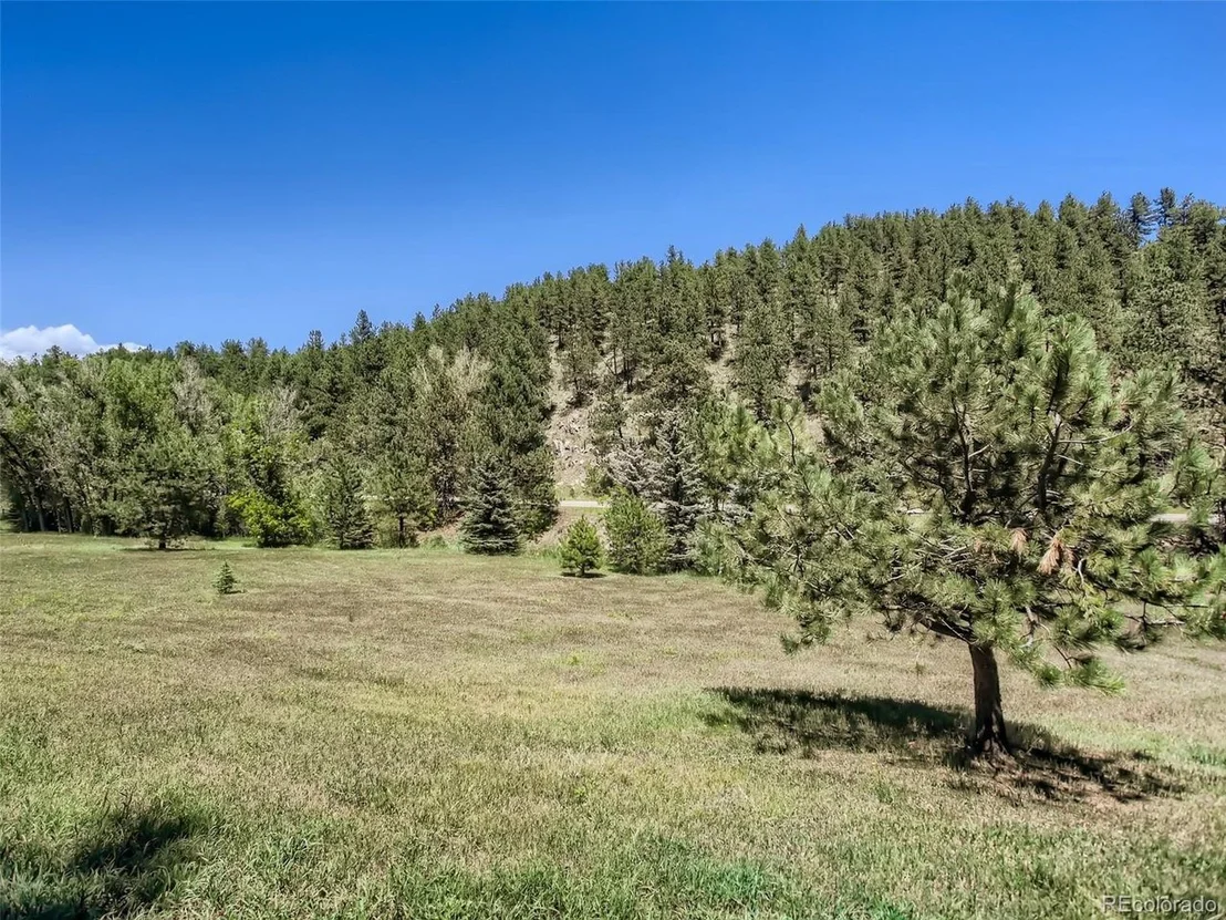 Photo of 33110 Highway 40