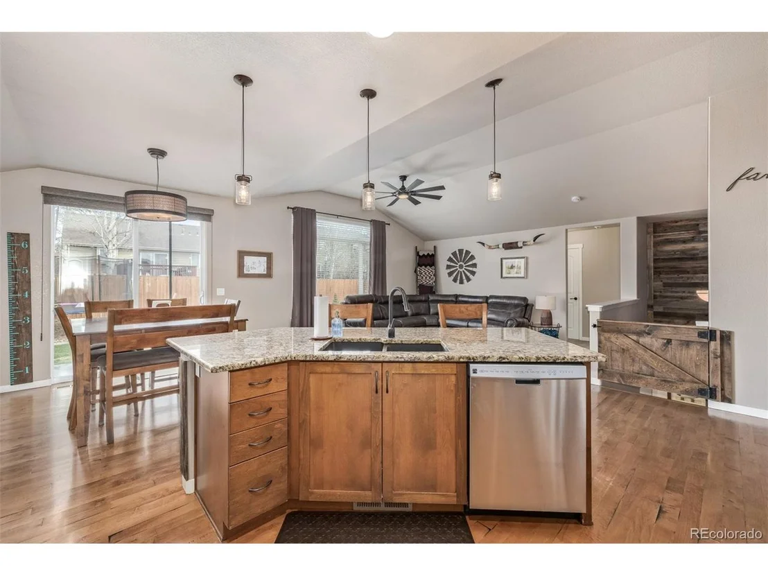 Photo of 215 Dee Rd