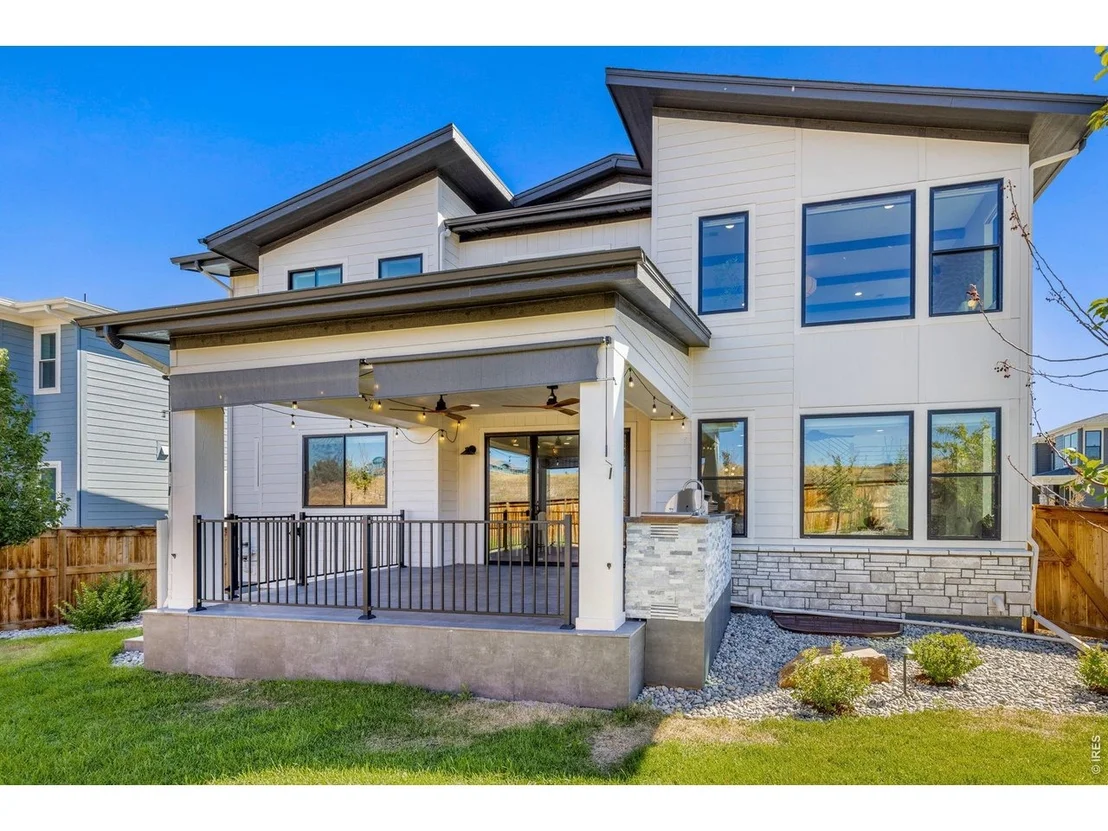 Photo of 592 Central Park Cir