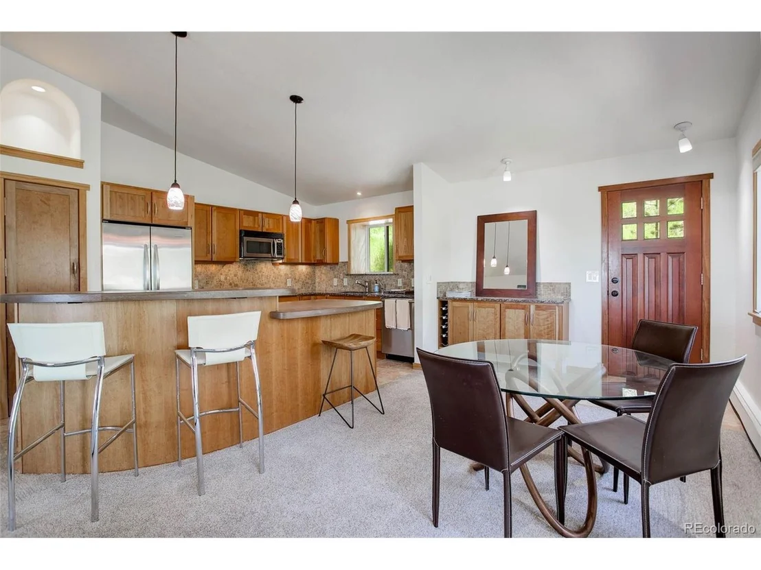 Photo of 586 Brook Rd