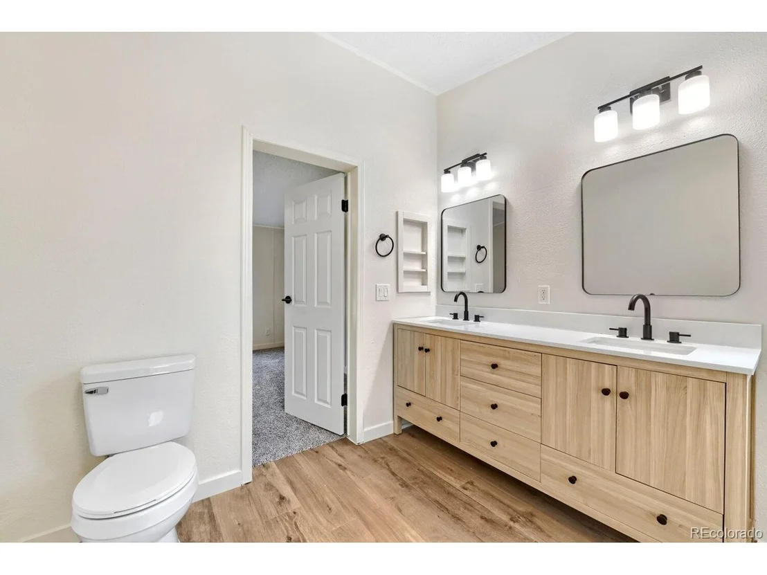 Photo of 580 Forest Dr