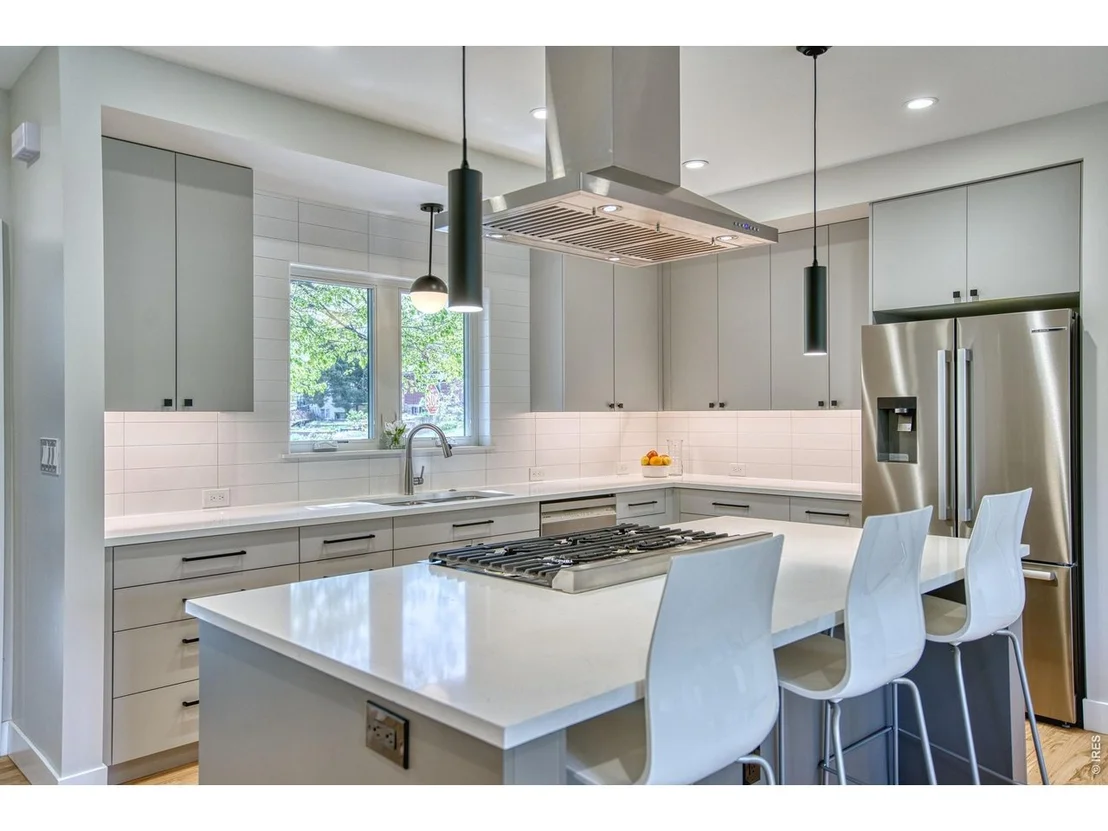Photo of 375 Bates Ave