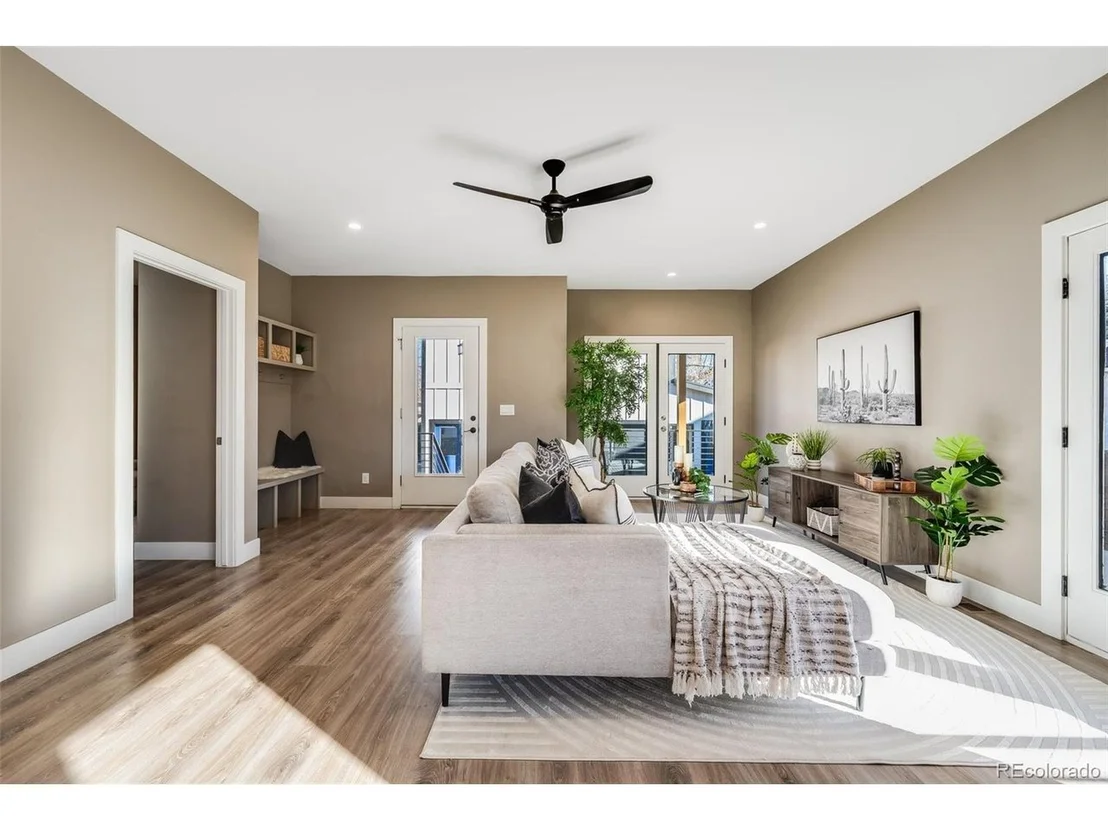 Photo of 3880 Sheridan Blvd