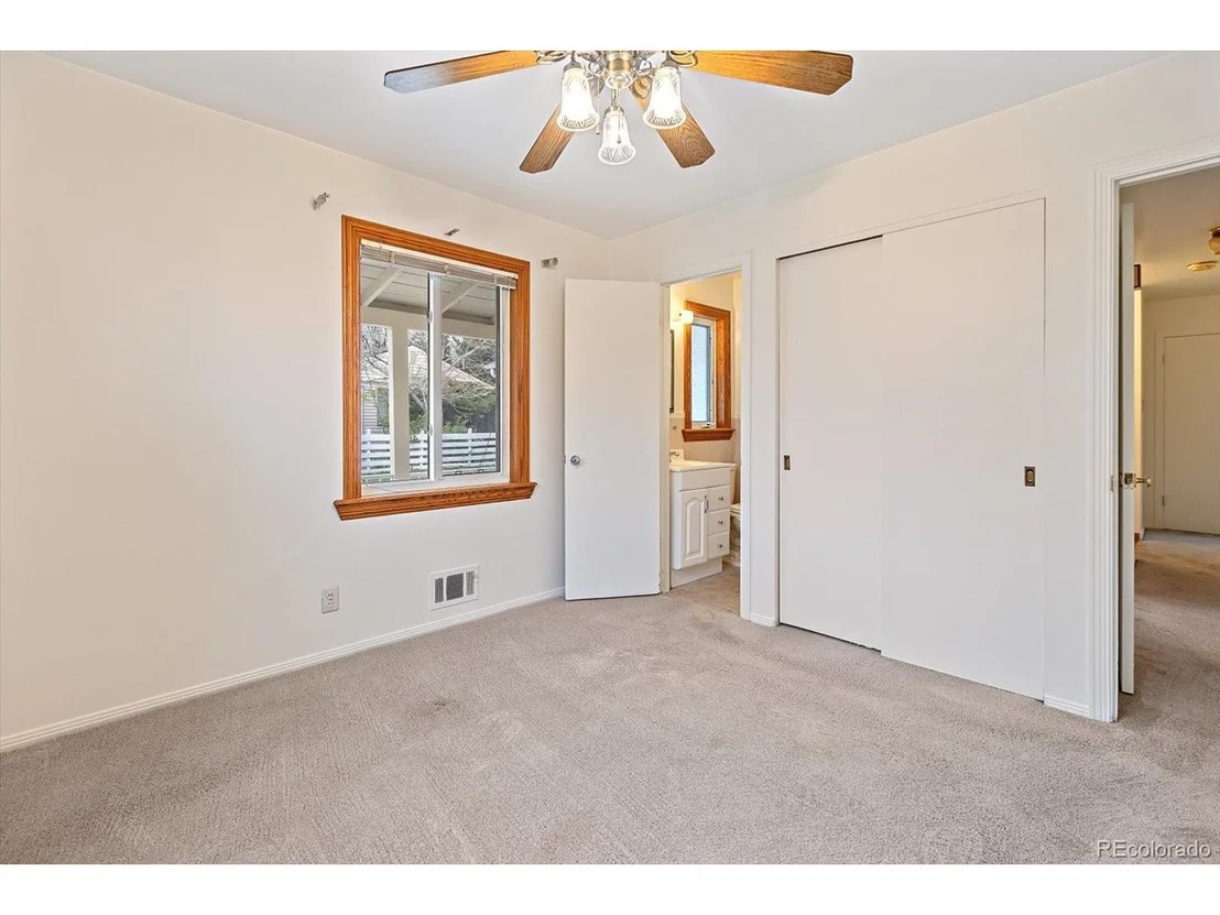 Photo of 3085 Robin Way