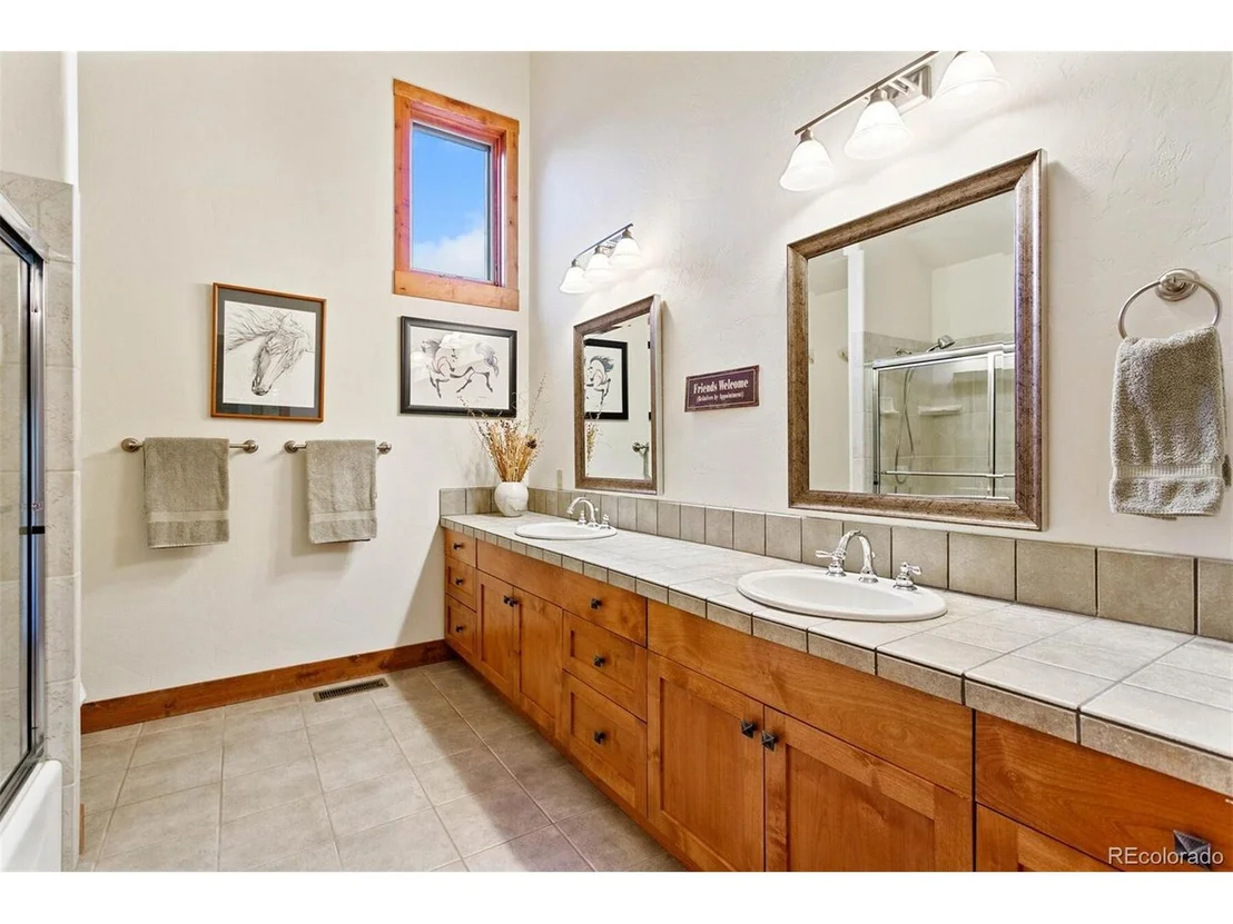 Photo of 657 Stagecoach Dr