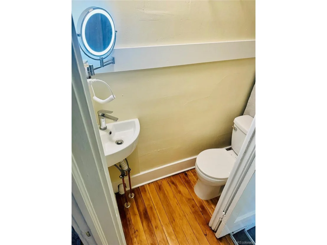 Photo of 2497 Depew St