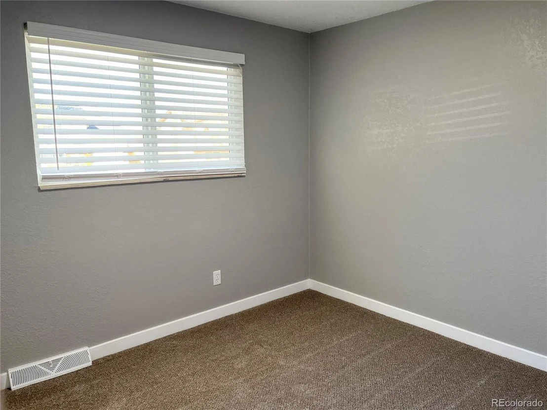 Photo of 376 Helena Cir