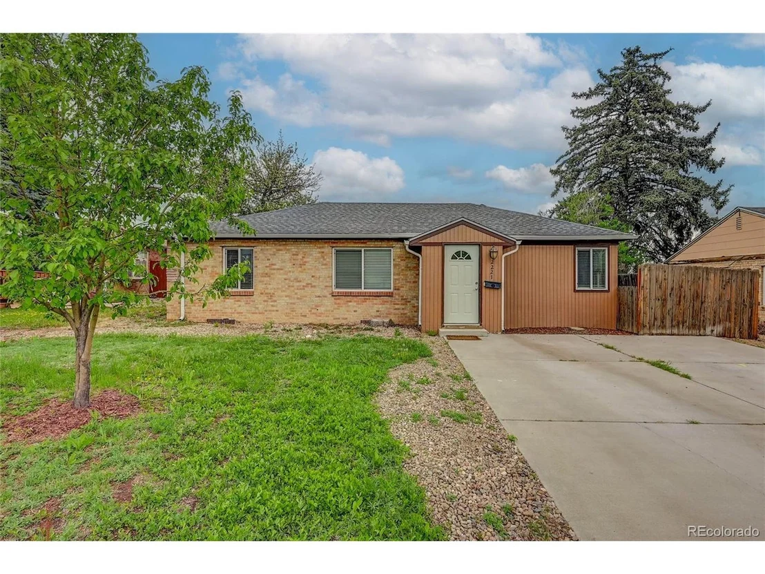 Photo of 2221 W Custer Pl