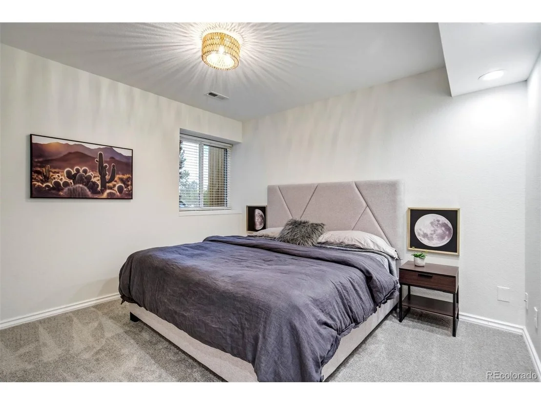 Photo of 327 Ingleton Ct