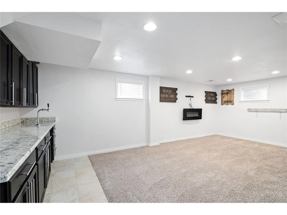 Photo of 7390 Devinney Ct