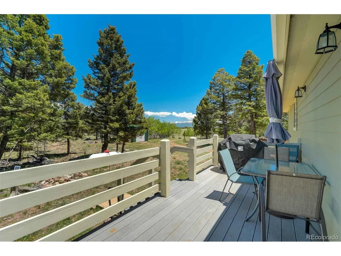 Photo of 453 Castle Mountain Dr
