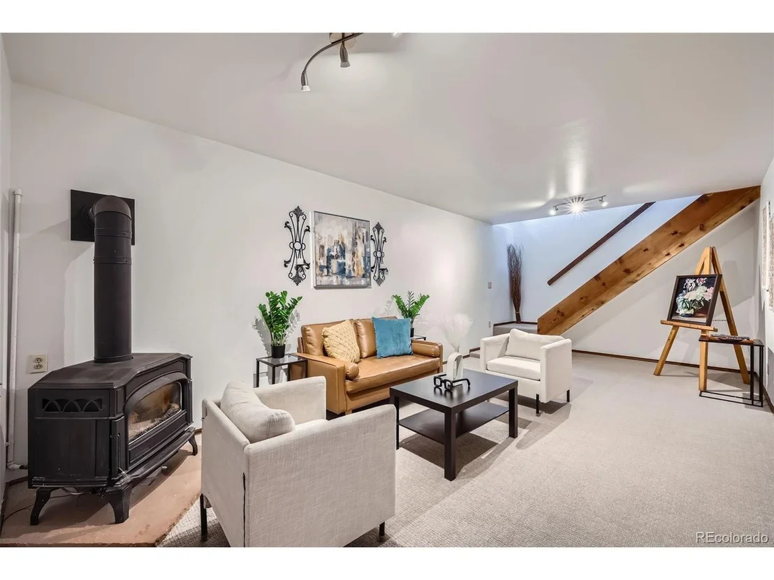 Photo of 674 Summit Dr