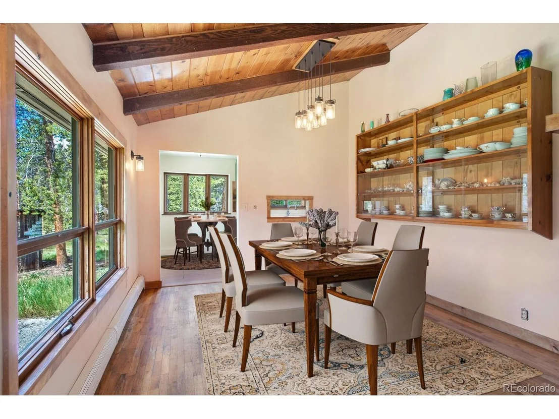 Photo of 920 Mountain View Dr