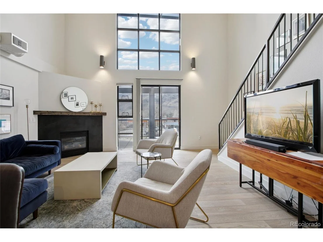 Photo of Unit 208 at 4520 Broadway St